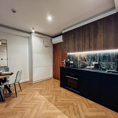 Modern Amber דירה *