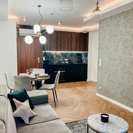 Modern Amber דירה סטגנה