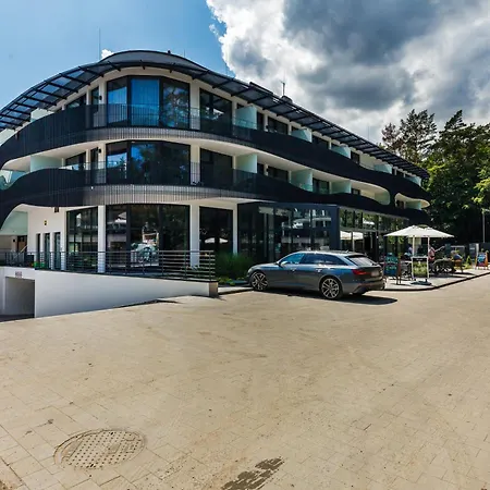 Modern Amber Apartman